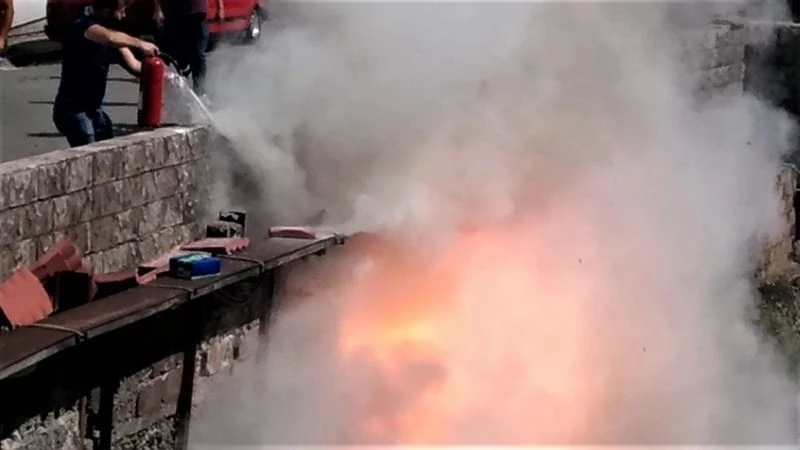 Elektrik kablolarının patlaması paniğe neden oldu
