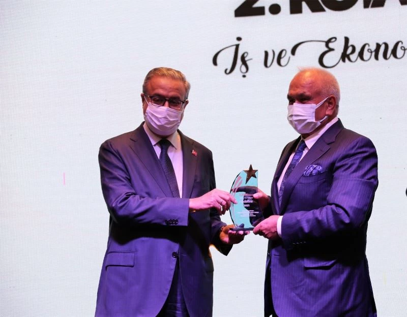 Başkan Tollu’ya ödül
