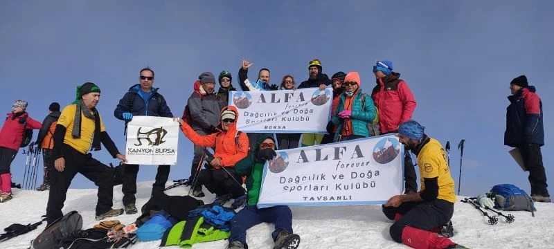 Kütahya Tavşanlı flaması Türkiye’nin en yüksek noktasında
