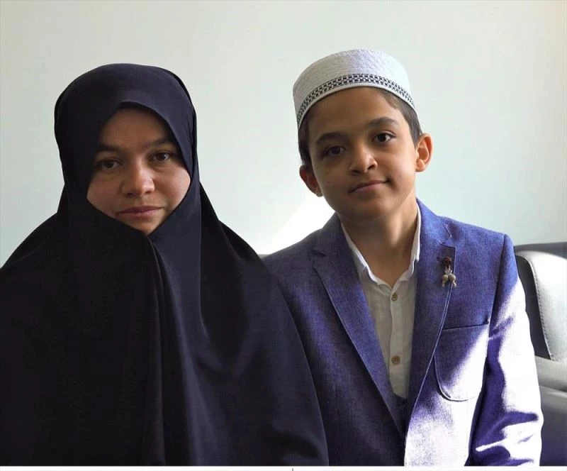 28 Şubat sürecinde yarım kalan hafızlık hayalini oğluyla aynı yıl gerçekleştirdi