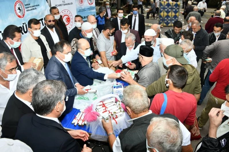 Şehit, gazi ve esnaflar anısına ahi lokumu dağıtıldı
