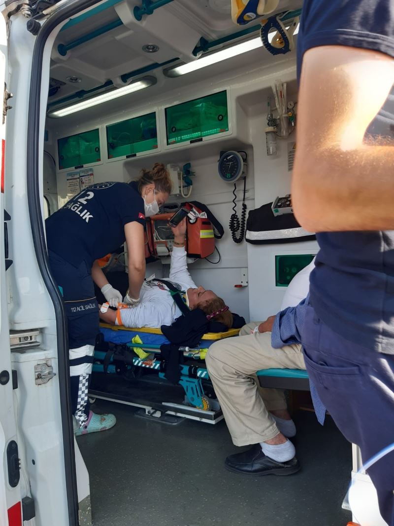 (Özel) Büyükada’da polis otosuna çarpan bisikletli yaralandı
