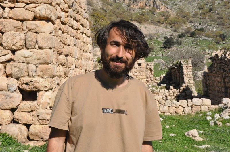 Bileklik satarak, 40 ülkeyi gezdi
