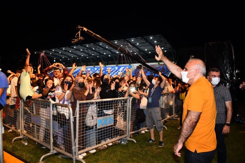 Trabzon Genç Fest’te Ekin Uzunlar rüzgarı
