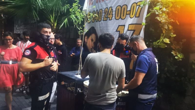 Marmaris polisi barlar sokağında müzik denetimi gerçekleştirdi
