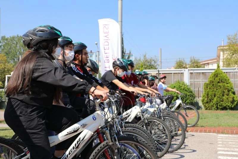 İzmitli gençler pedalları sağlık için çevirdi
