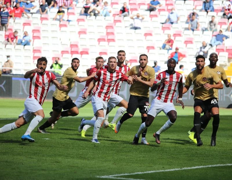 Sivasspor ligdeki üçüncü beraberliğini aldı
