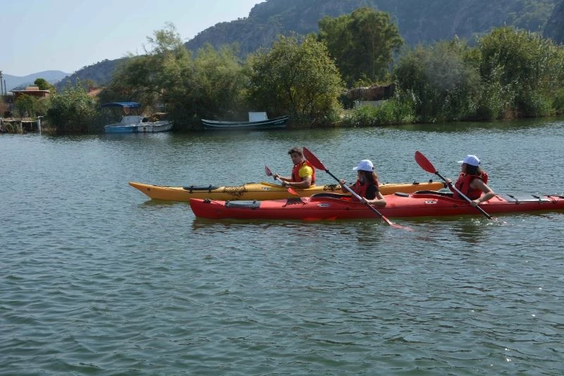 Yangın bölgelerindeki çocuklar su sporları ile tanıştı
