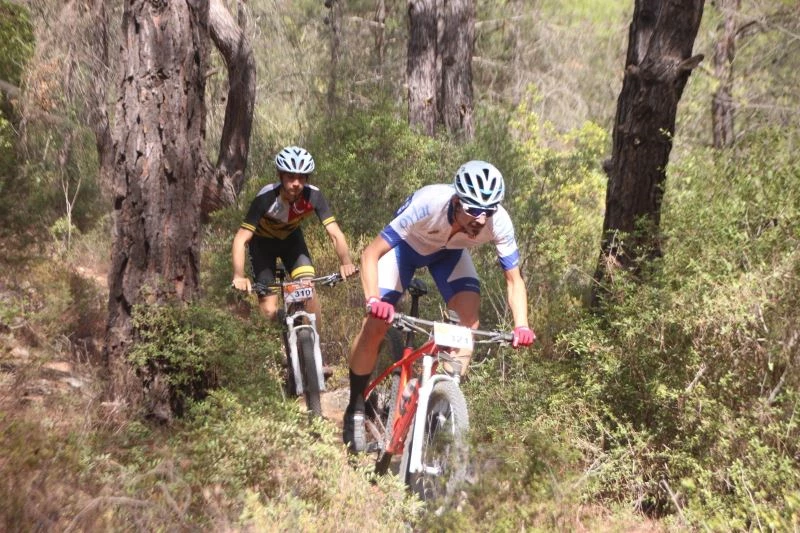 Ormanlık alandaki zorlu parkurda 85 sporcu kıyasıya mücadele etti
