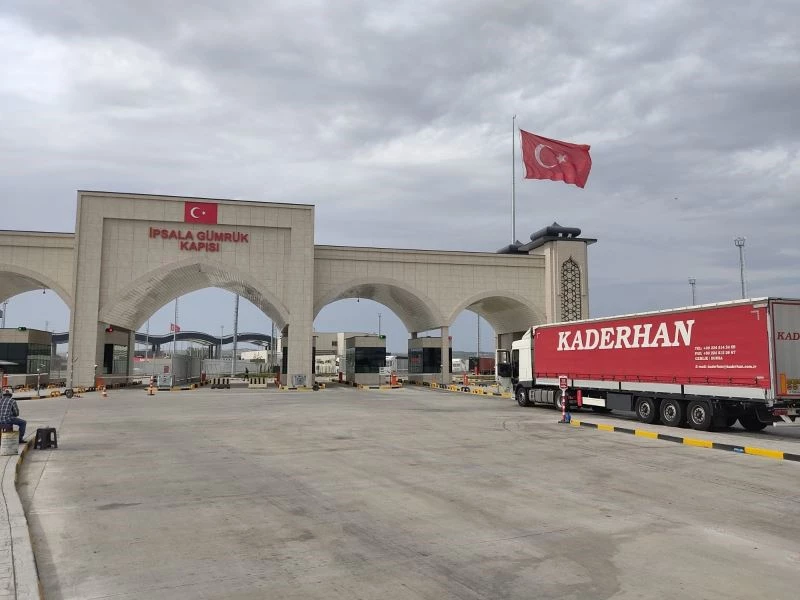 Göçmenler tır kuyruklarını hedef alıyor
