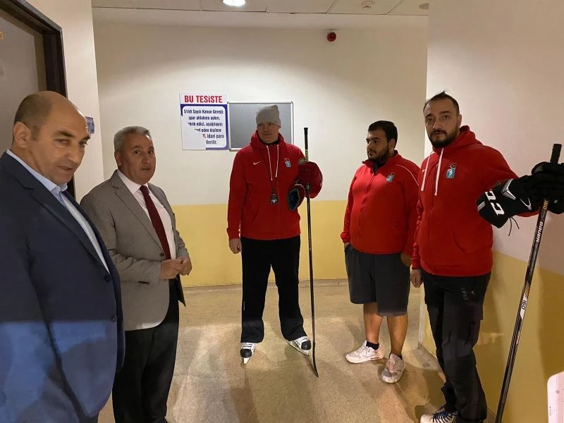 Taşkesenligil’den buz hokeycilere moral ziyareti

