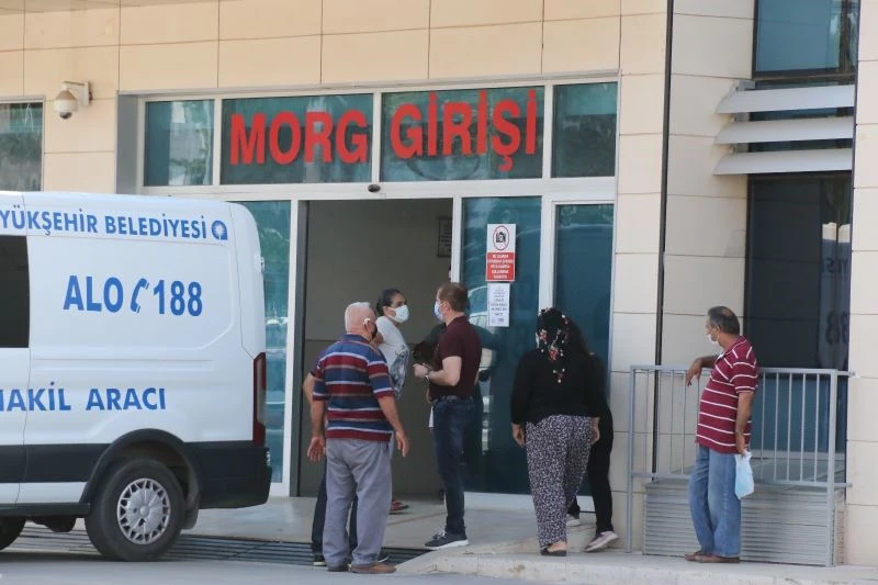 Silah sesi üzerine odaya koşan aile, genç anneyi kanlar içerisinde buldu
