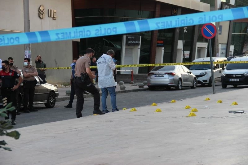 İzmir’de müteahhitler çatıştı: 4 yaralı
