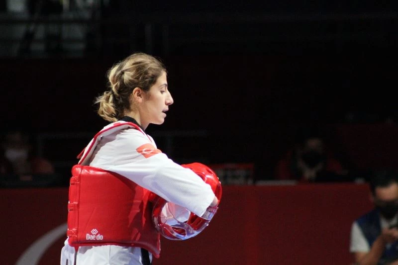 Meryem Betül Çavdar’dan gümüş madalya
