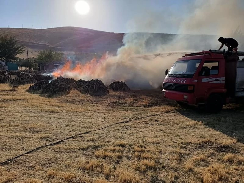 Odun ambarında çıkan yangın söndürüldü
