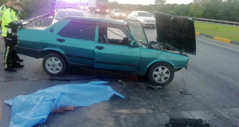 Trafik lambalarında bekleyen otomobile arkadan çarptı: 1 ölü
