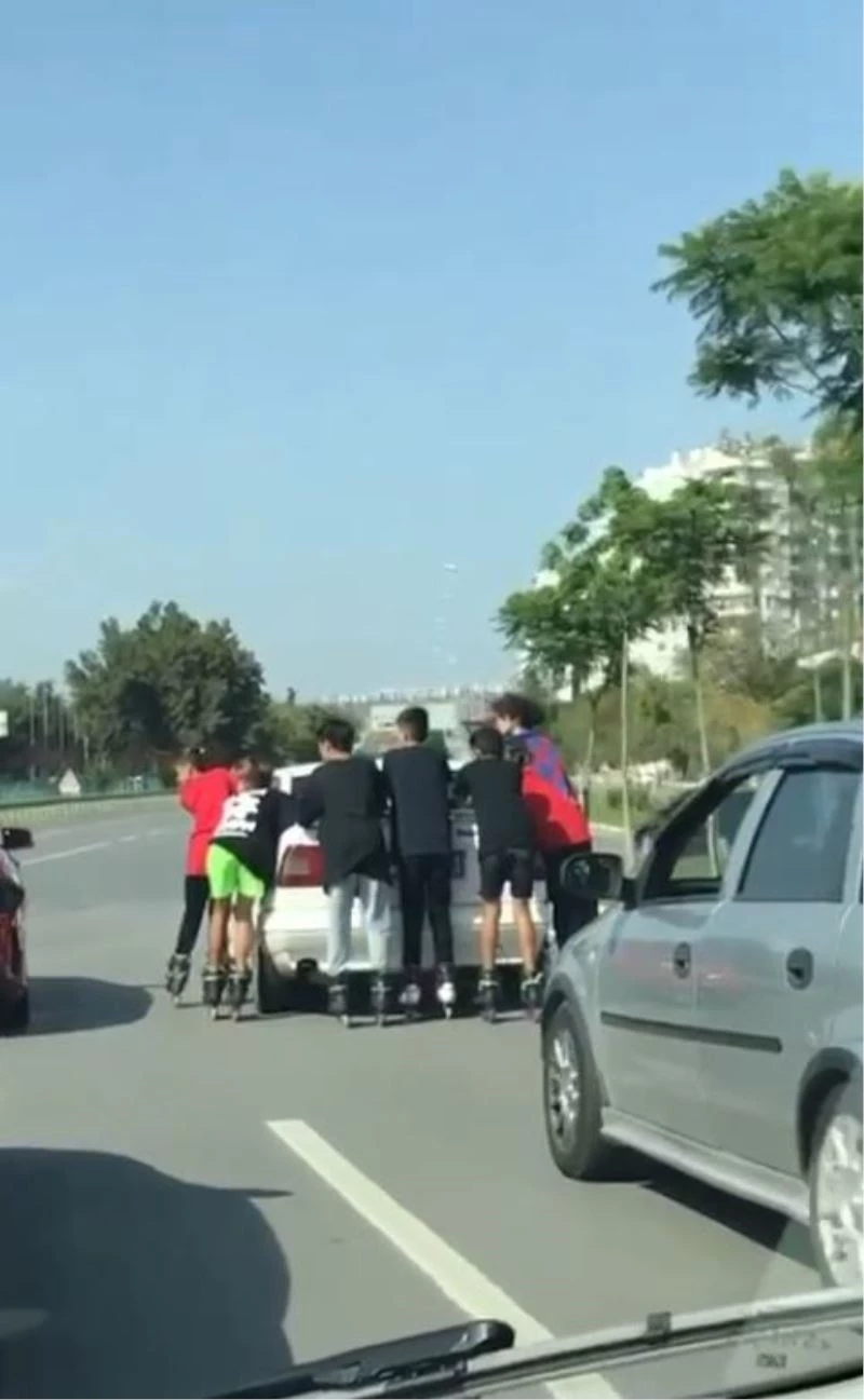 Otomobile tutunan patenli 7 genç yürekleri ağza getirdi
