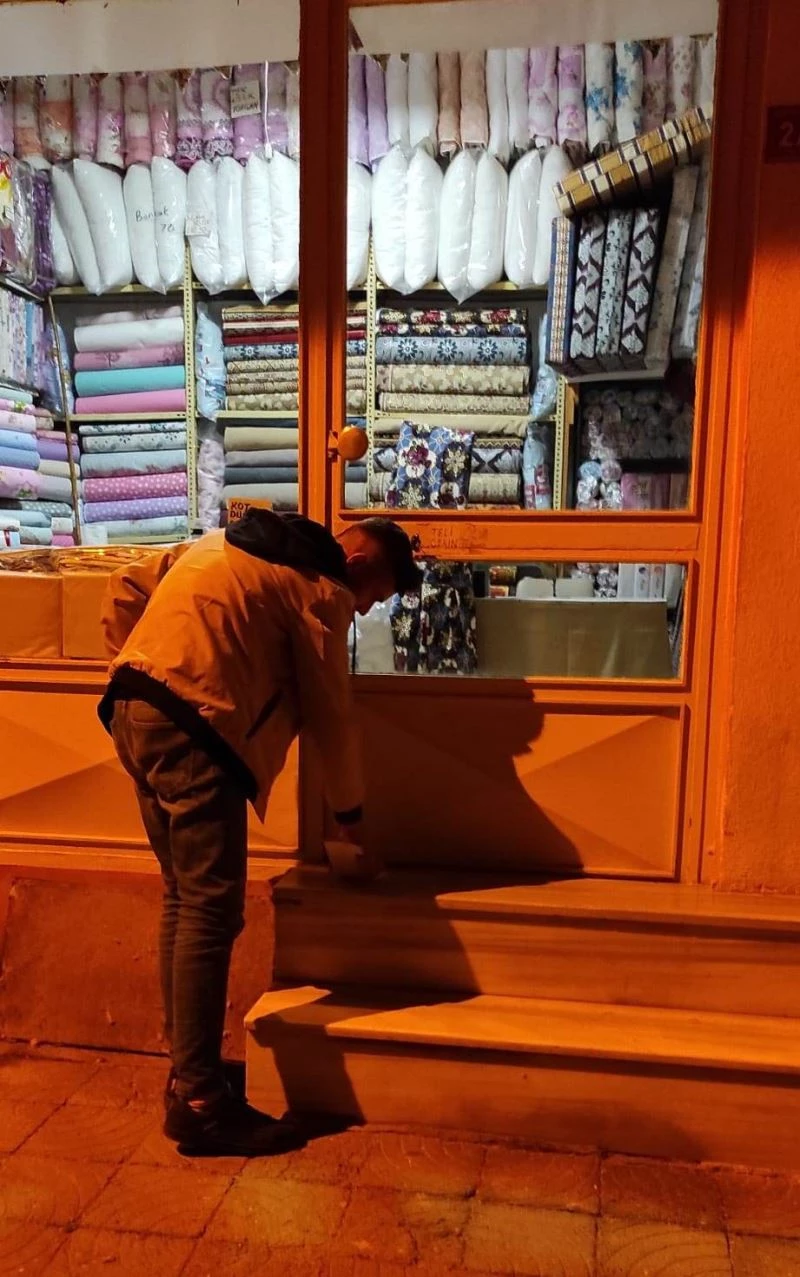 AHİLİK GELENEĞİ DEVAM ETTİRİLDİ: ESNAFLARA SİFTAH ZARFLARI DAĞITILDI