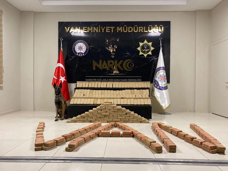 Van’da uyuşturucu tacirlerine geçit yok: 223 kilo eroin ele geçirildi. 