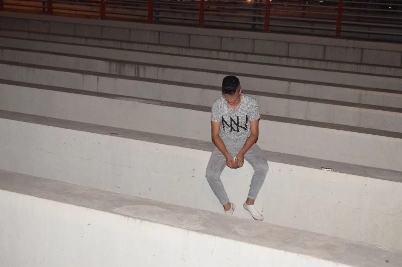 Malatya’da alt geçitteki intihar girişimini polis engelledi
