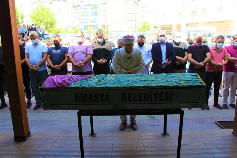 Yatak bazasına sıkışarak hayatını kaybeden minik Bahar defnedildi
