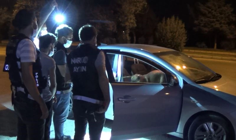 Polisin dikkatini çekmemek için her yolu denedi ama Tina geçit vermedi
