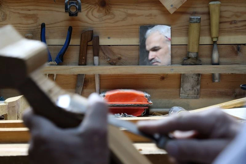 Kemençe yaparak hayata tutundu
