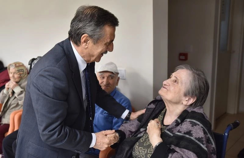 Alzheimer hastalığıyla mücadele eden vatandaşlar ve aileleri yalnız bırakılmıyor
