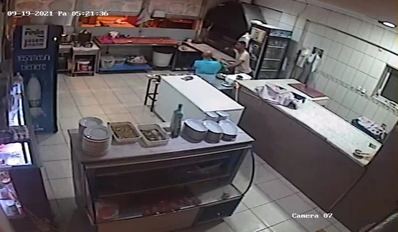  Ustabaşını bıçakla rehin alan garson, öncesinde ustayı gasp etmiş
