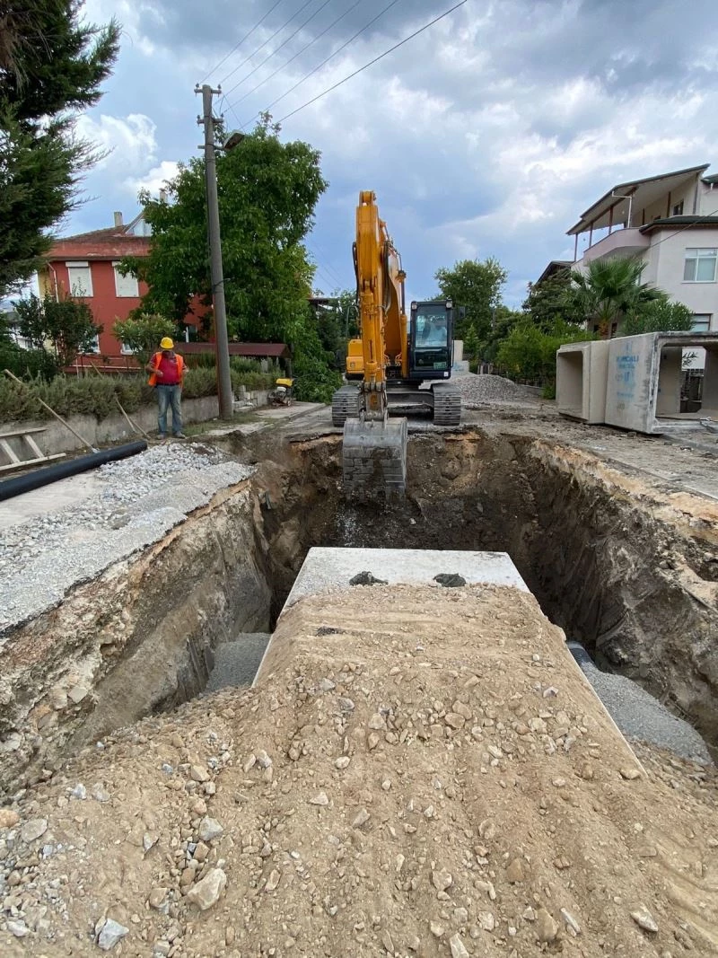 Gemlik Hisar’da su taşkınları son buluyor
