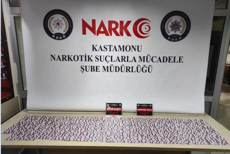 Uyuşturucu haplarla yakalanan 3 kişi tutuklandı
