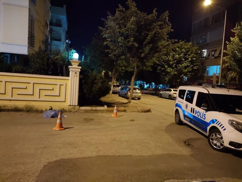 Antalya’da yolda yürüyen kişi fenalaşarak hayatını kaybetti
