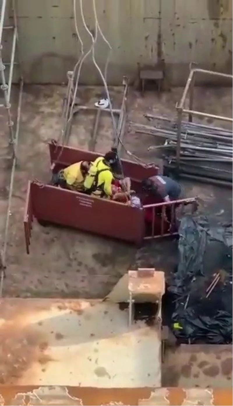 Tuzla’da zehirlenen işçilere yardım eden işçiye elektrik çarptığı anlar kamerada
