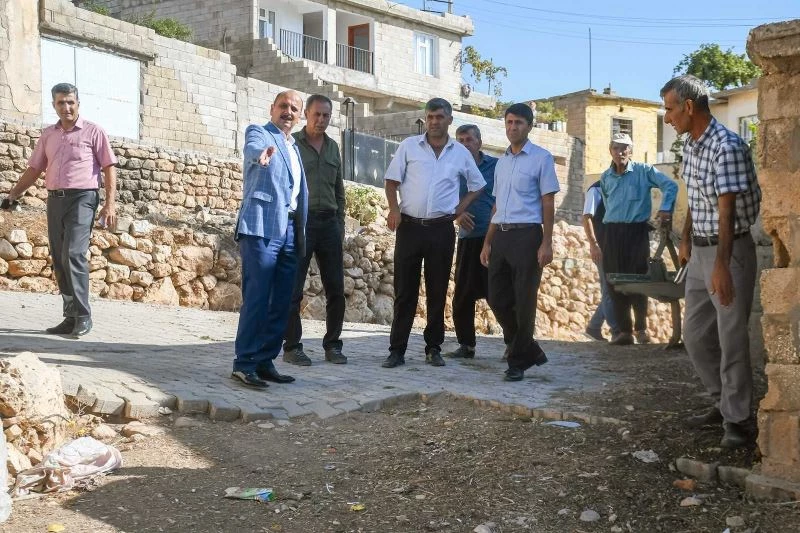 Başkan Doğru kilit parke taşı döşeme çalışmalarını inceledi
