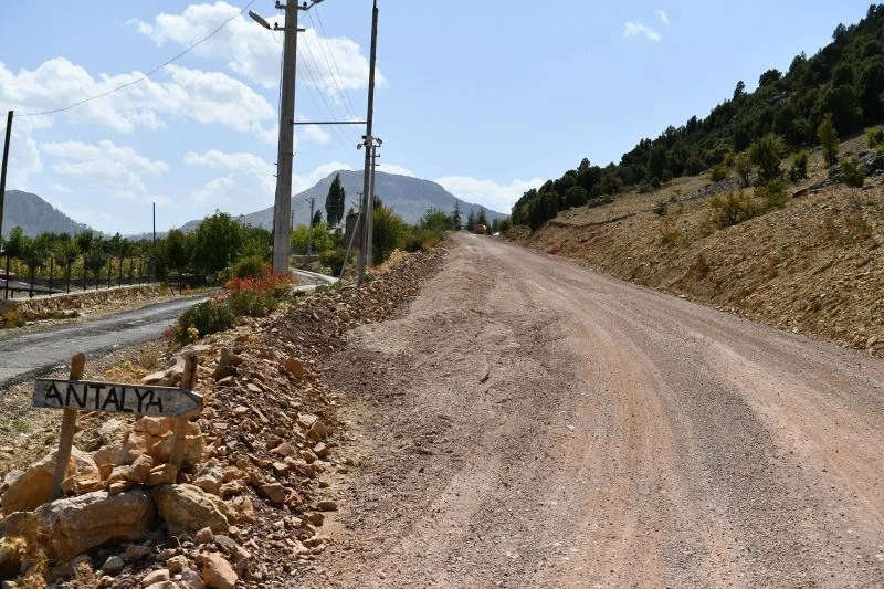 Sütçüler-Antalya arası 1 saat 20 dakikaya inecek
