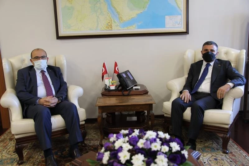 Ustaoğlu’ndan Vali ile Müftüye ziyaret
