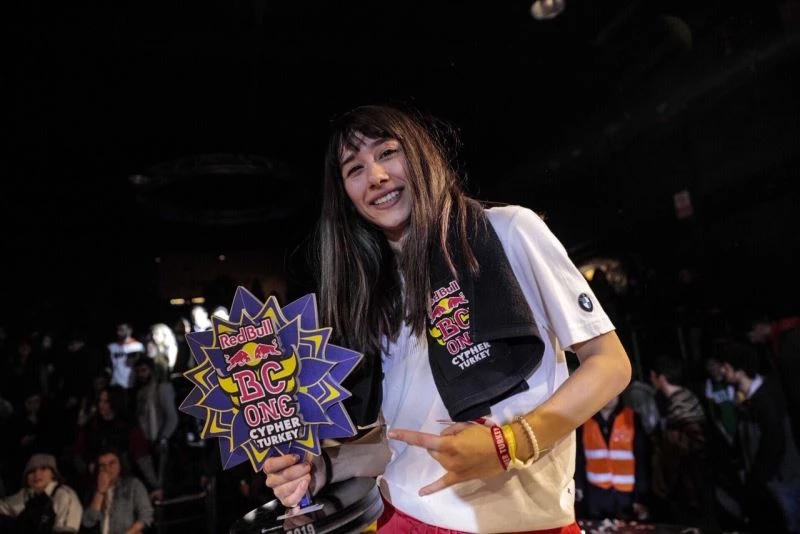 The Flying Steps’in dans serüveni Red Bull TV’de
