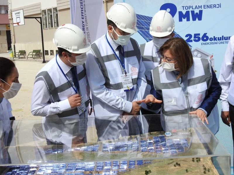 555 okul enerji ihtiyacını kendi karşılayacak
