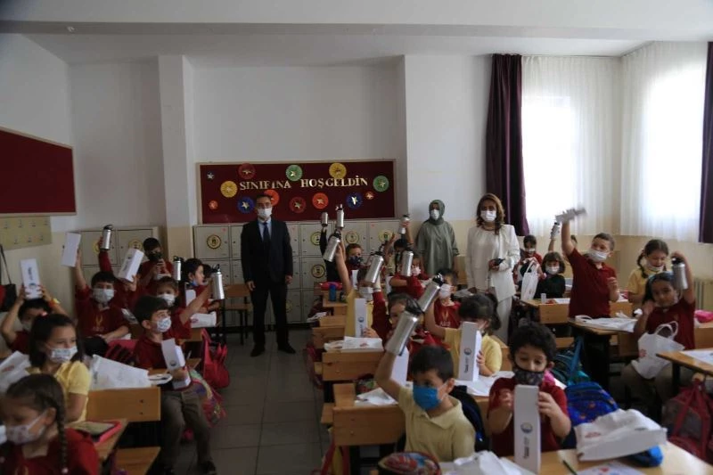 Gölbaşı Belediye Başkanı Şimşek’ten Gölbaşılı çocuklara hediye
