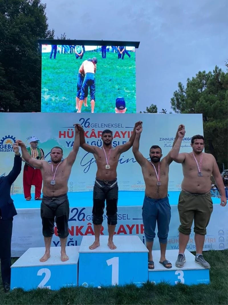 Er meydanında ağabeyini yenerek şampiyon oldu
