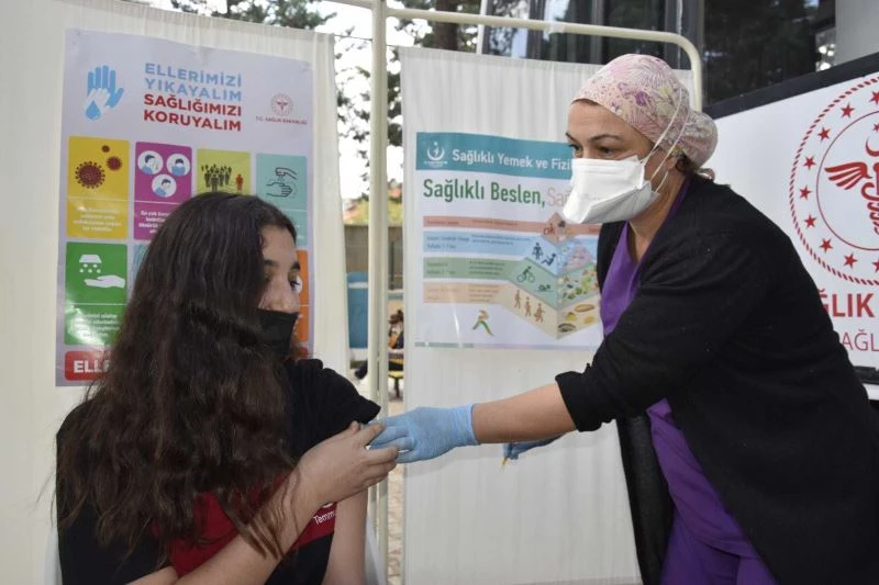 Burdur’da ’Okulumu seviyorum, aşımı oluyorum’ kampanyası
