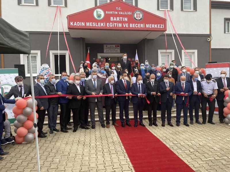 Japonya Büyükelçisi Suzukı Kazuhiro Bartın’da Kadın Mesleki Eğitim ve Beceri Merkezi açılışına katıldı
