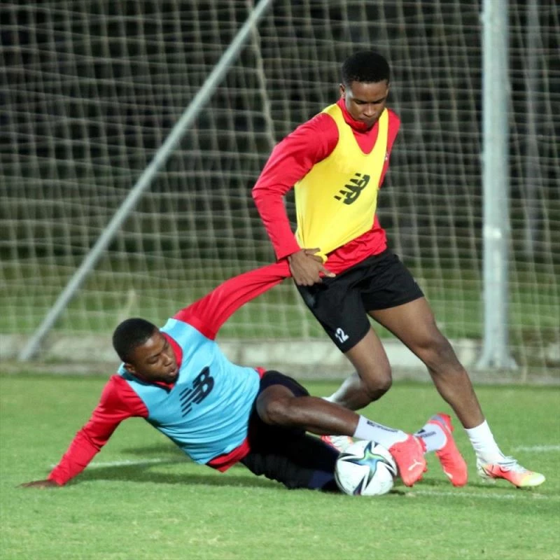 Antalyaspor yarın oynayacağı Yeni Malatyaspor maçı hazırlıklarını sürdürüyor