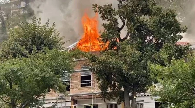 Bursa’da Orman Köşkü bünyesindeki tarihi bina alevlere teslim oldu
