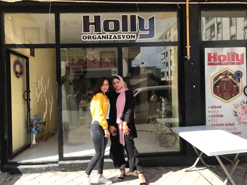 İki kadın arkadaş sırt sırta verdi, kendi işlerinin patronu oldular
