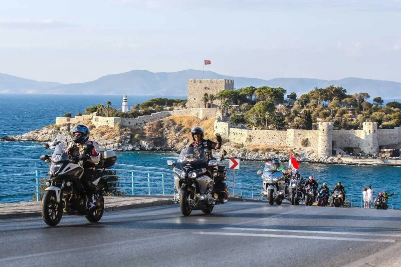 Kuşadası’nda motosiklet korteji düzenlendi
