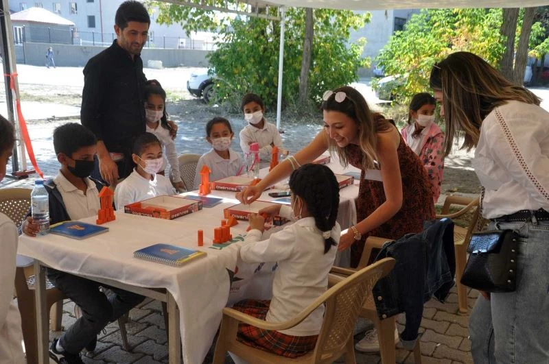 Yüksekova’da ‘TÜBİTAK 4007 Bilim Şenlikleri’ ilgi görüyor
