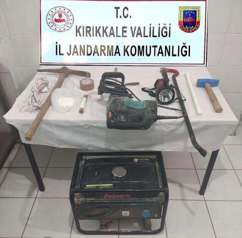 Mezarlıkta define arama karakolda sona erdi