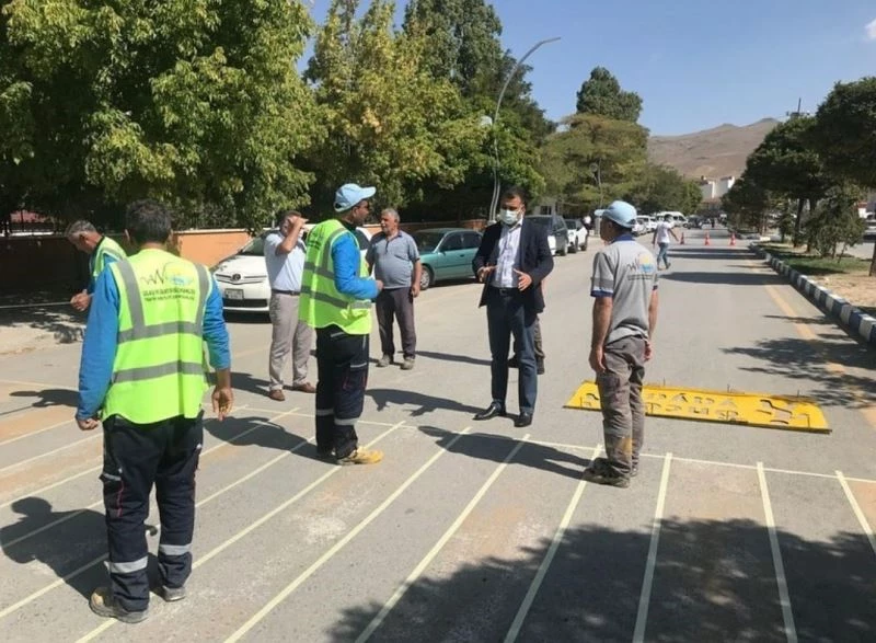 Kaymakam Savar, yaya geçidi çizgi çalışmalarını inceledi
