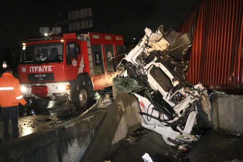 Sürücü, parçalara ayrılan Tır